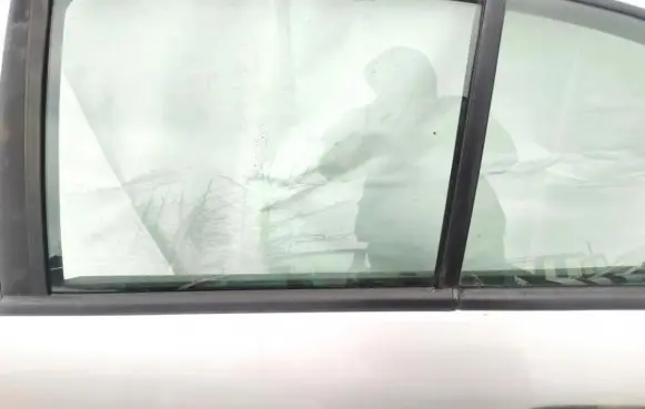 Nissan Almera N16 Rear door window glass