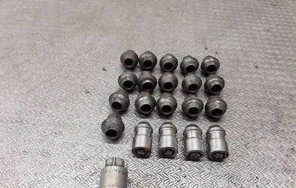 Ford Kuga I Nuts/bolts