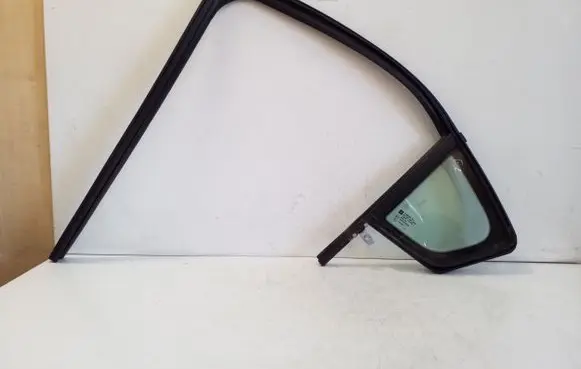 Opel Ampera Rear vent window glass E1143R000262