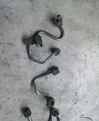 Volkswagen Golf VI Fuel injector supply line/pipe 03L301AB