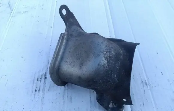 Alfa Romeo GT Heat shield in engine bay A431