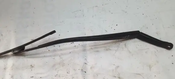 Honda CR-V Front wiper blade arm