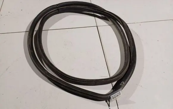 Volkswagen Golf IV Rubber seal front coupe door 