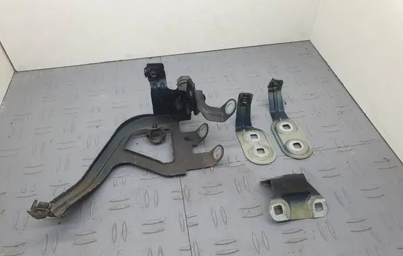 BMW 5 F10 F11 Fender mounting bracket 