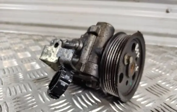 Peugeot 607 Power steering pump