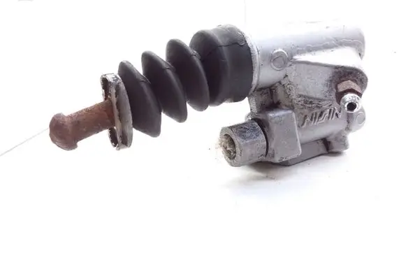 Honda CR-V Clutch slave cylinder 