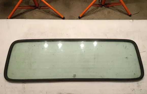 Iveco Daily 4th gen Rear windscreen/windshield window 43R00048 AS2M68