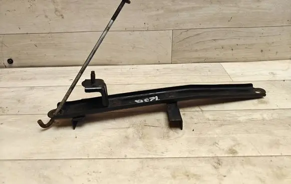 Toyota Avensis T250 Battery bracket 