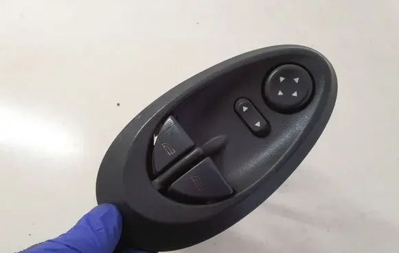 Iveco Daily 3rd gen Electric window control switch
