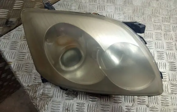 Toyota Avensis T250 Headlight/headlamp