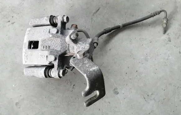 Mazda CX-3 Rear brake caliper