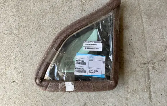 Nissan Qashqai Rear side window 833124EA0A