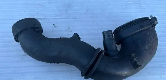 BMW X5 E70 Turbo air intake inlet pipe/hose 7794172