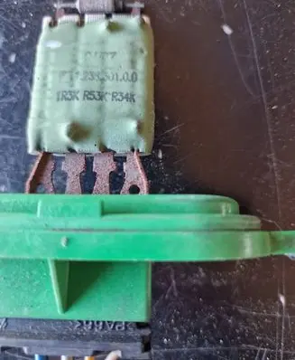 Iveco Daily 35.8 - 9 Heater blower motor/fan resistor 1R3KR53KR34K