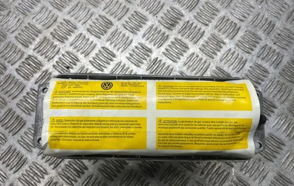 Volkswagen Touran I Passenger airbag 1T0880204A 1001661