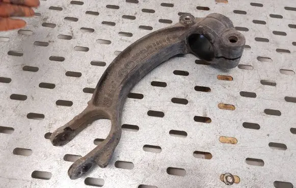 Audi A5 Sportback 8TA Lower shock absorber bracket 8K0413L