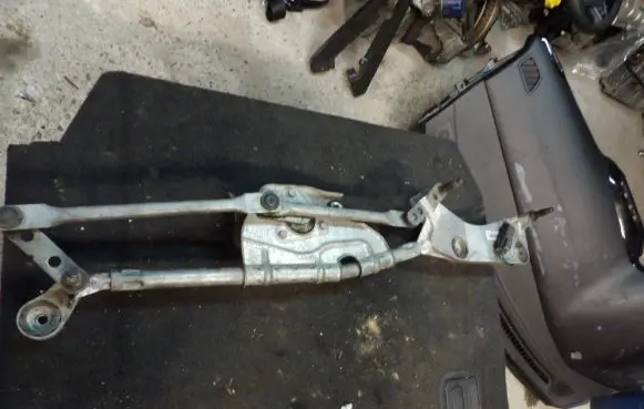 Mercedes-Benz ML W166 Front wiper linkage and motor A1668200540