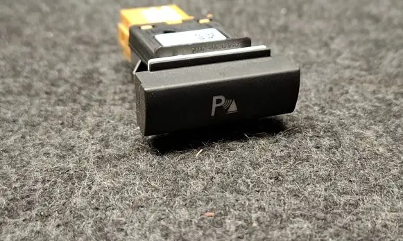 Skoda Octavia Mk2 (1Z) Parking (PDC) sensor switch 1Z0919281B