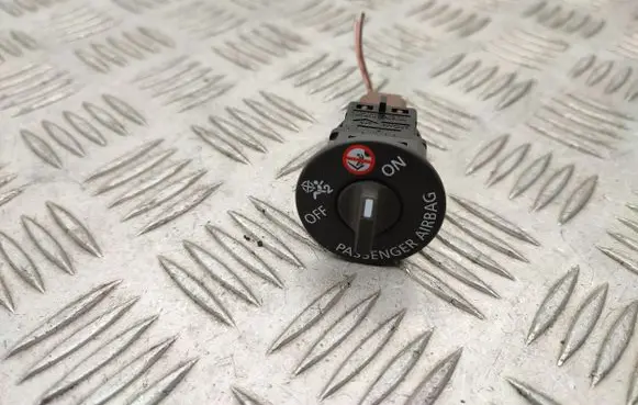 Passenger airbag on/off switch