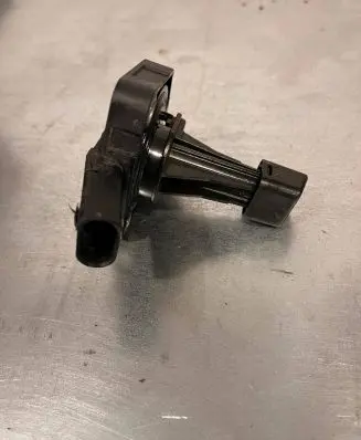 Volkswagen Golf VII Oil level sensor 04L907660C 6PR00962912