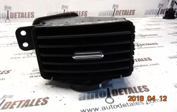 Toyota Corolla Verso AR10 Dashboard side air vent grill/cover trim 5565064010