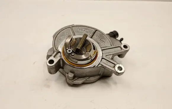 BMW X5 F15 Vacuum pump 8605976 11668605976
