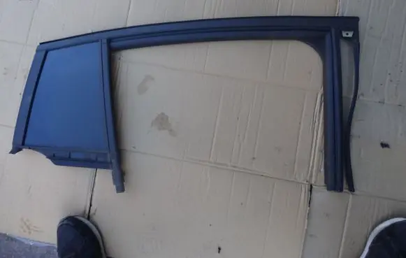 Ford Focus Rear vent window glass JX7BA25824
