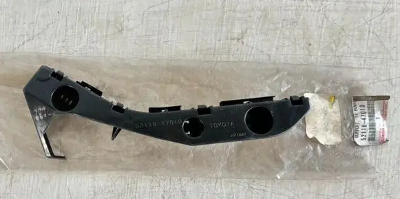 Toyota Prius (XW20) Front bumper mounting bracket 52116-47010