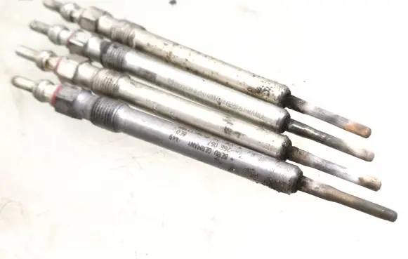 Volkswagen Golf VI Glow plug 059963319M
