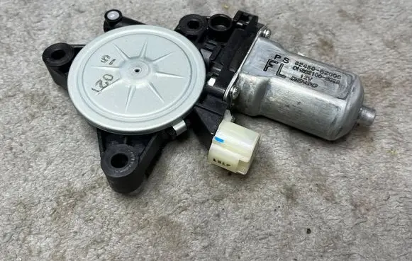 KIA Soul Front door manual window regulator 82450B2000