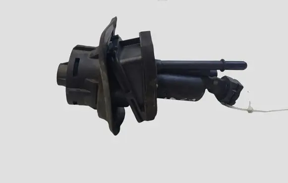 Volvo V40 Clutch master cylinder KG19300
