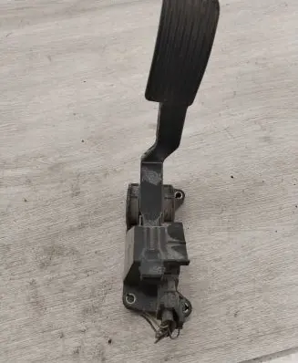 Mercedes-Benz Vito Viano W639 Accelerator throttle pedal 0281002563