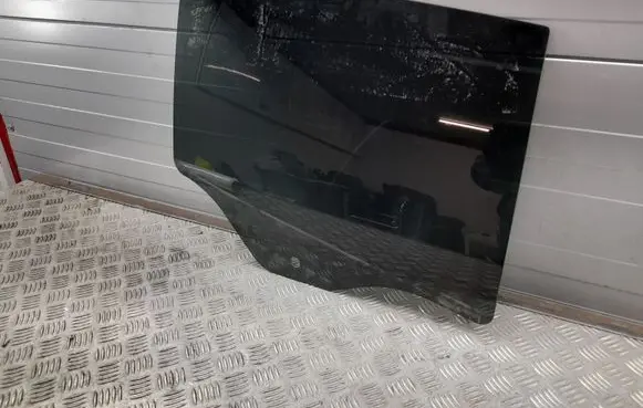 Alfa Romeo Stelvio Rear door window glass