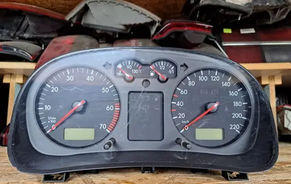 Volkswagen Golf IV Speedometer (instrument cluster) 1J0919860 0263604001 1J0919860MM0