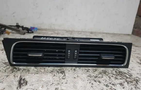 Audi A4 S4 B8 8K Dash center air vent grill 8K1820951