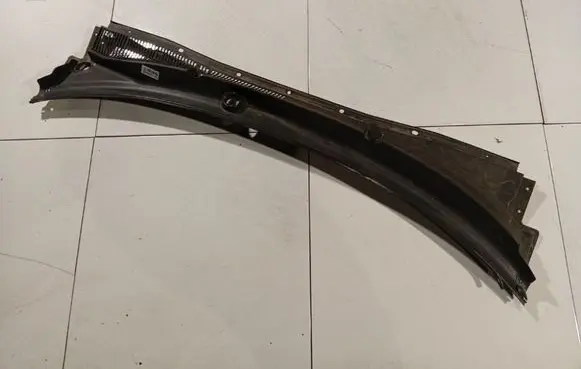 Subaru Legacy Wiper trim 
