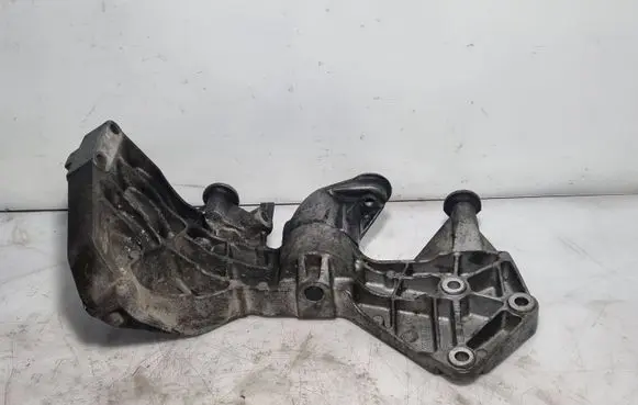 Mercedes-Benz A W168 Generator/alternator bracket A1662020240