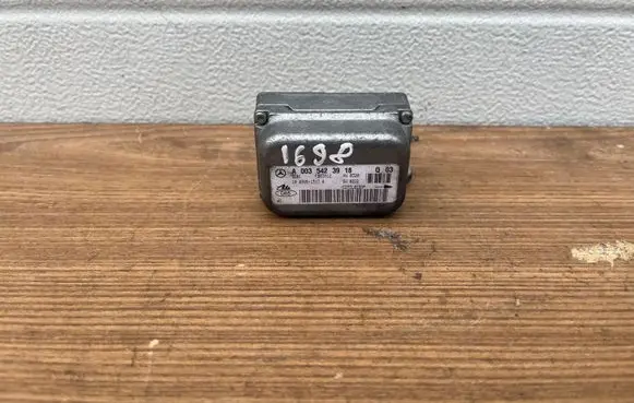 Mercedes-Benz C W203 ESP (stability system) control unit A0035423918 CD73L02B9P 10098515134