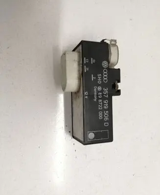 Volkswagen PASSAT B4 Coolant fan relay 357919506D 898722000