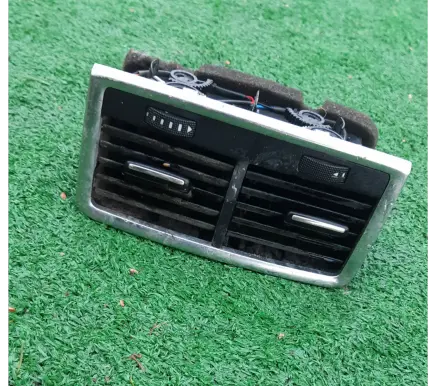 Audi Q7 4L Rear air vent grill 4L0819203