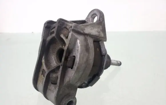 Opel Zafira B Engine mount bracket 24427641