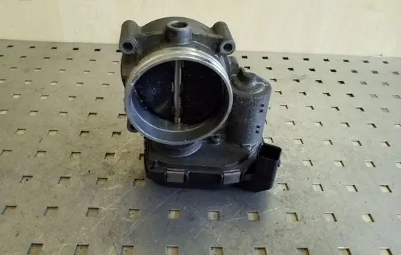 BMW 1 E81 E87 Throttle valve 7556118001
