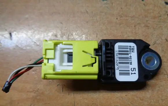 Toyota Auris E180 Airbag deployment crash/impact sensor 8983102130