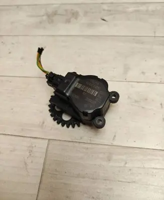 Chevrolet Cruze Air flap motor/actuator 52432102R0 2010020 EAD106
