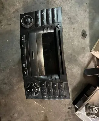 Mercedes-Benz E W211 Radio/CD/DVD/GPS head unit A2118201079 2106511 602E5E021035119