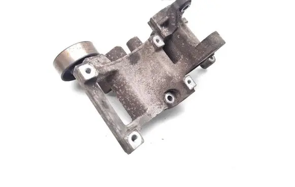 Toyota Land Cruiser (J120) Generator/alternator bracket 