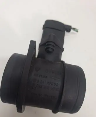 Volkswagen Touran I Mass air flow meter 038906461B