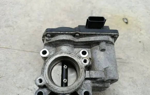 Renault Megane III Throttle body valve 8200578645