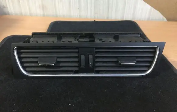 Audi A5 8T 8F Dash center air vent grill 8T2820951B