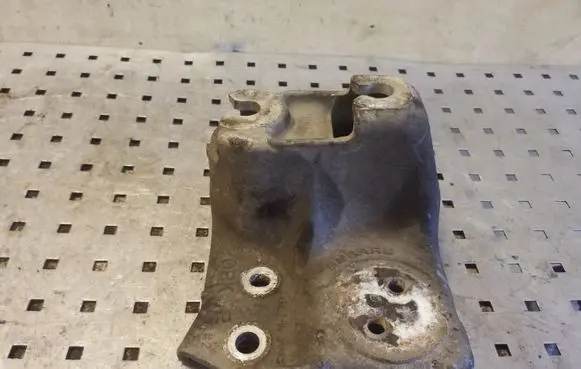 Subaru Outback Engine mounting bracket